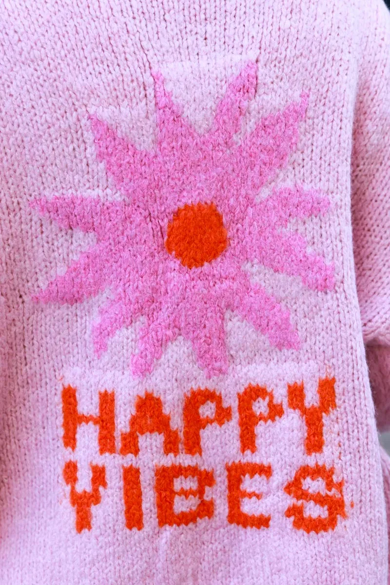 Gilet rose pâle grosse maille manches bouffantes broderie fleurs Happy Vibes