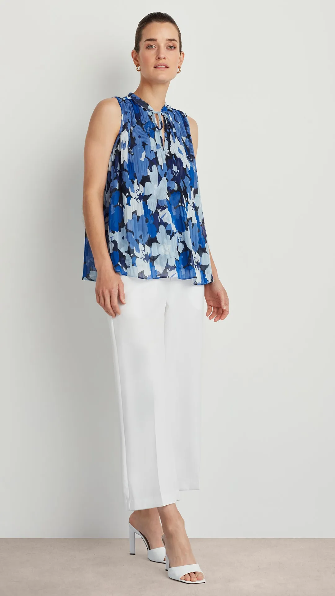 SLEEVELESS PLEAT AND RELEASE TOP